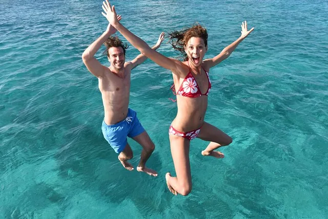 Waikiki Sail and Snorkel Adventure - Image 1