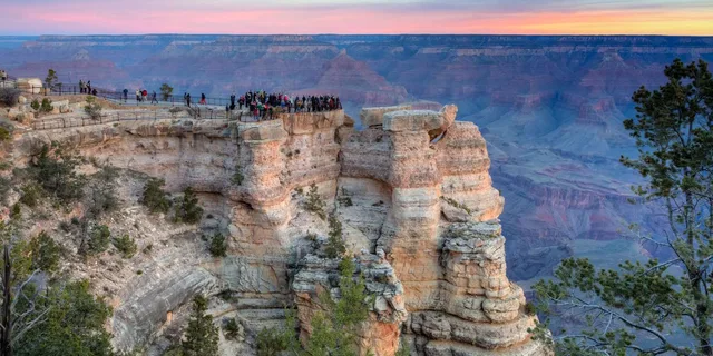 Las Vegas Grand Canyon Railway and Bearizona 2-Day Tour - Image 3
