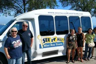 Chicago City Minibus Tour with Architecture Cruise Option thumbnail 1