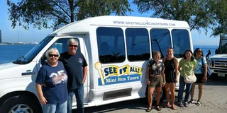 Chicago City Minibus Tour with Architecture Cruise Option