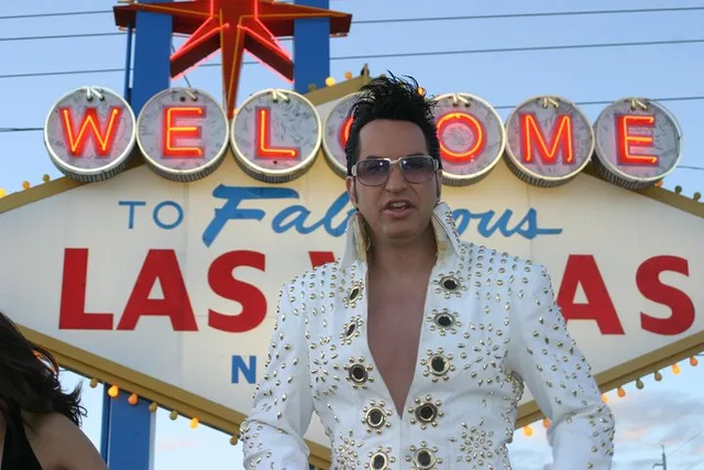 Las Vegas Pink Cadillac Photo Tour with Elvis 3 hr - Image 4