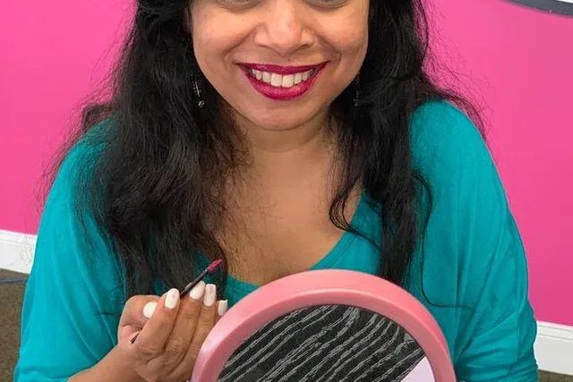 Raleigh Lipstick or Lip Gloss Class - Image 5