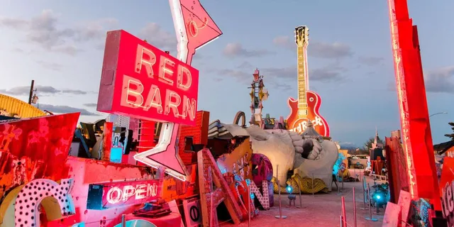 Las Vegas Neon Museum Night Tour - Image 1