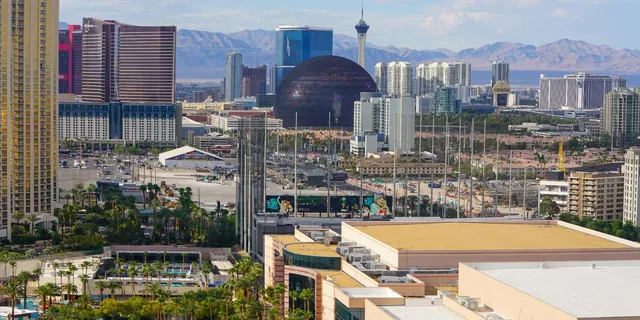 Las Vegas Helicopter Tour: Hoover Dam & Strip - Image 4