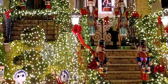 New York City Christmas Charm Tour - Image 2