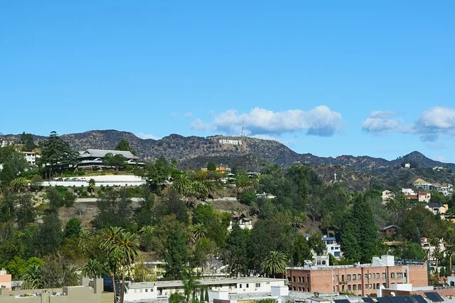Los Angeles Hollywood Sign Private Walk - Image 1
