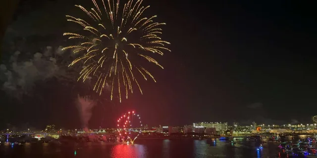 Miami Fireworks Cruise on Biscayne Bay - Image 4