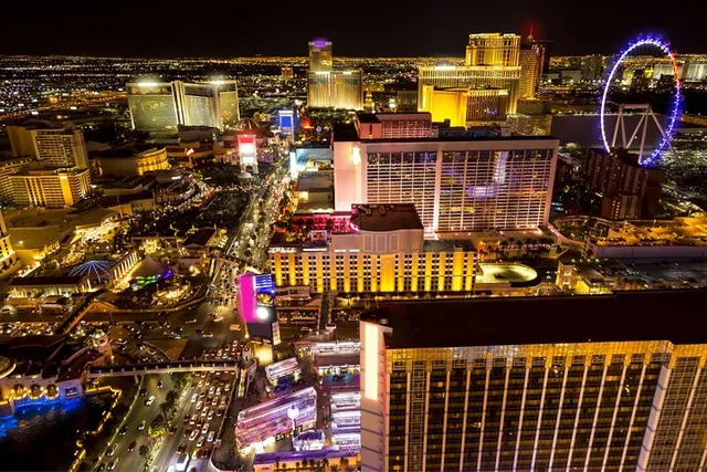 Las Vegas Festive Walking Tour - Image 3