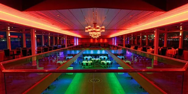 New York City Fireworks Cruise on Infinity Yacht - Image 4