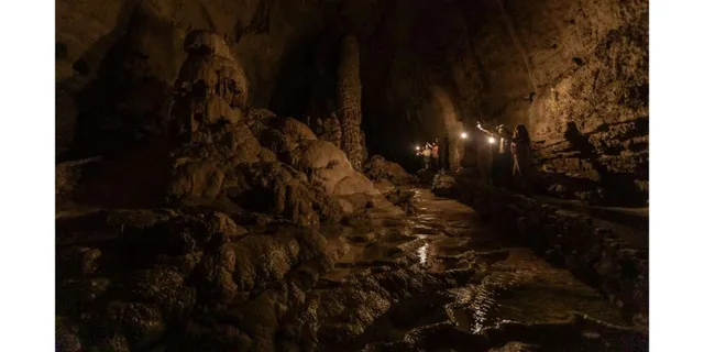 San Antonio Lantern Tour at Natural Bridge Caverns - Image 5