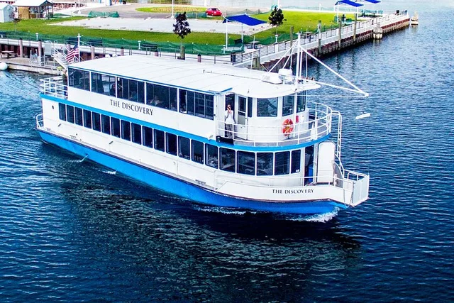 Traverse City Sightseeing Cruise on West Grand Traverse Bay - Image 2