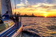 Chicago Private Sunset Sail on Lake Michigan thumbnail 1