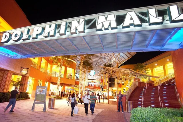 Miami City and Biscayne Bay Tour with Dolphin Mall - Image 2