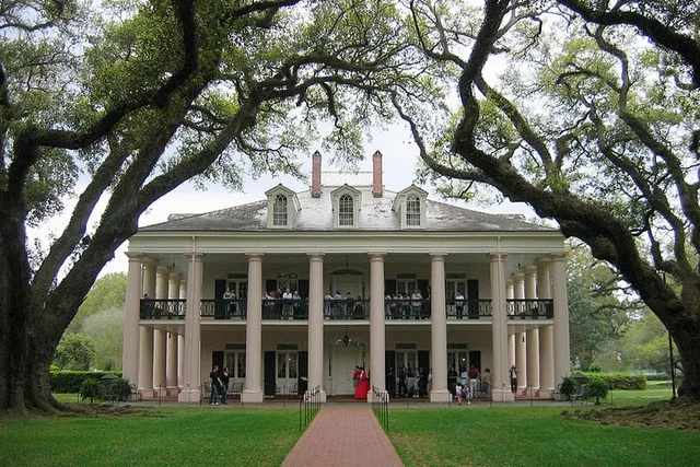 New Orleans Plantation Driving Tour - Image 1