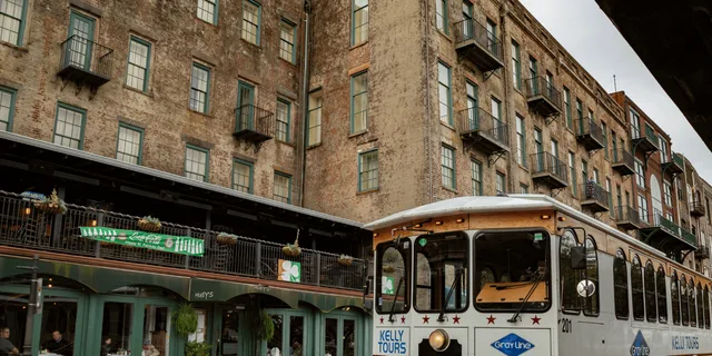 Savannah Guided Trolley Tour with Shuttle 1.5 hr - Image 2
