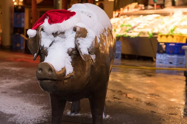 Seattle Food Tour: Donuts & Holiday Cheer - Image 4