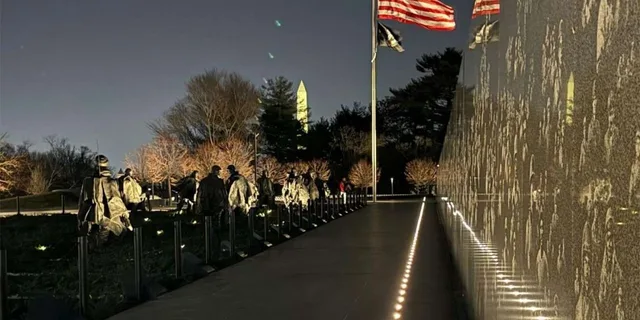 Washington DC Night Tour - Image 6