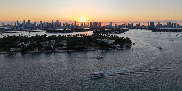 Miami Karaoke Party Cruise with Drinks & Views - Image 5