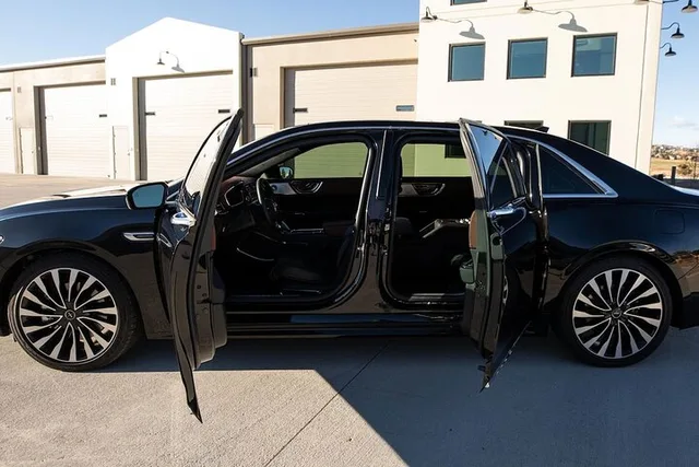 Philadelphia Private Airport Transfer by Sedan - Image 3