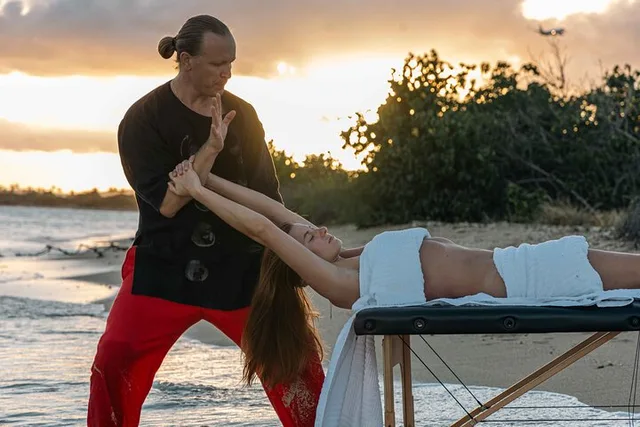 Waikiki Full Body Massage - Image 6