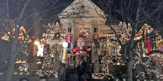Brooklyn Dyker Heights Christmas Lights Walking Tour - Image 3