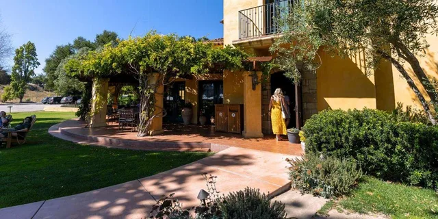 Santa Ynez Wine Tour with Picnic Lunch - Image 3