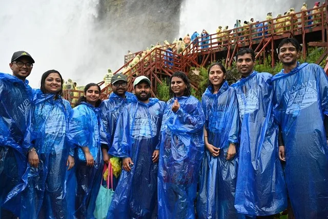 Niagara Falls Walking History Tour & Boat Ride - Image 4