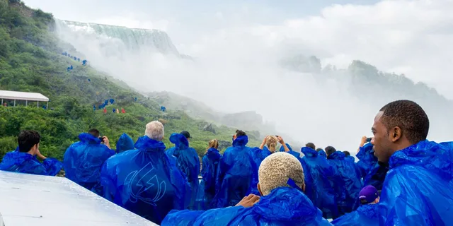 Niagara Falls Maid of the Mist and Cave of the Winds Tour - Image 5