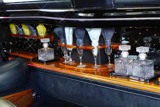 Dallas Shopping Malls Private Limousine Tour - Image 6