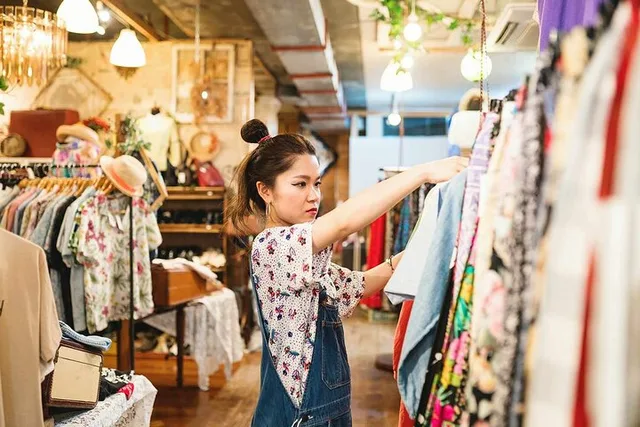 New York Thrift Shopping and Wine Tour - Image 2