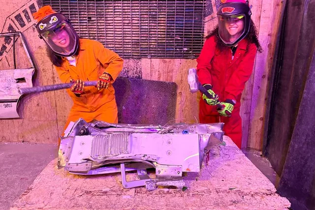 Honolulu Rage Room Experience 45 min - Image 1