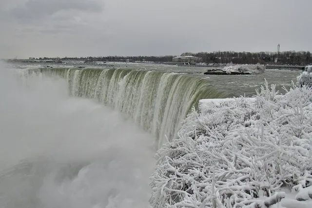 Niagara Falls Night Illumination Tour - Image 4