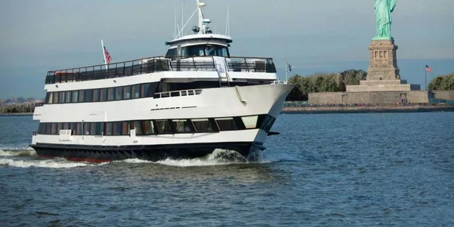 New York City New Year's Eve Yacht Cruise - Image 1