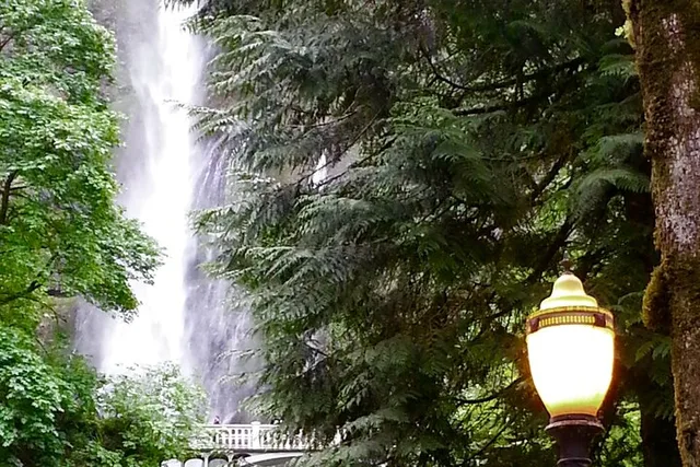 Portland Multnomah Falls and Gorge Waterfalls Tour - Image 6