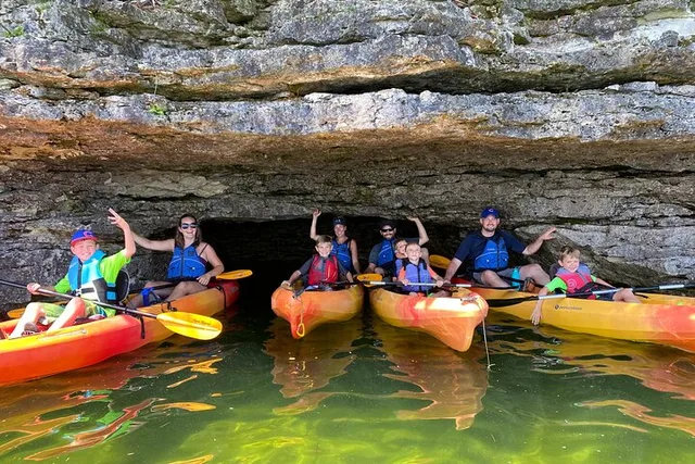 Cave Point Kayak Tour - Image 4