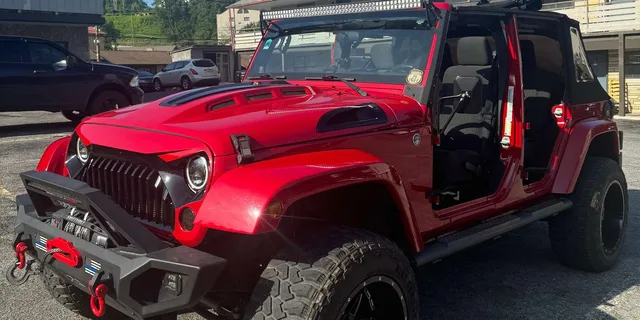 Gatlinburg Jeep Rental Through The Smoky Mountains - Image 4