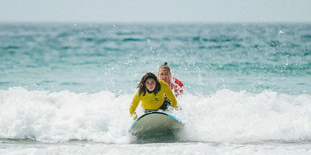 La Jolla Surfing Lesson - Image 3