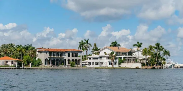 Miami Hop-On Hop-Off Tour with Boat Cruise - Image 3