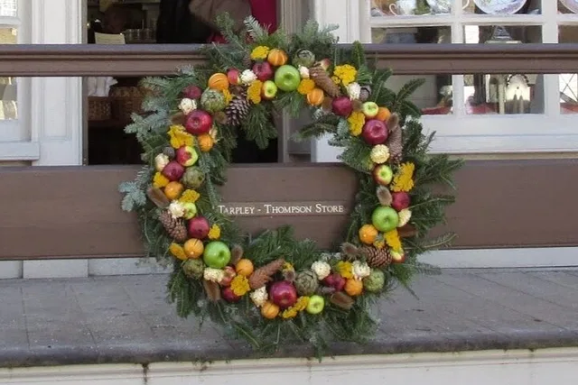 Williamsburg Christmas Traditions Walking Tour - Image 4