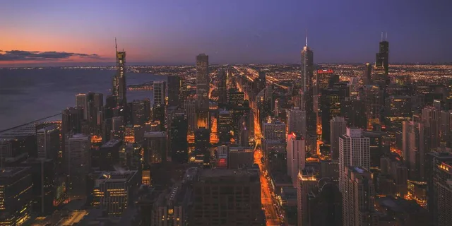 Chicago Night Driving Tour with Skydeck and River Cruise - Image 3