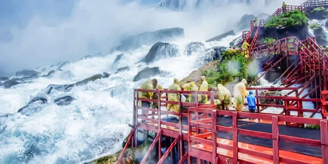 Niagara Falls Canadian Side Tour with Maid of the Mist - Image 4