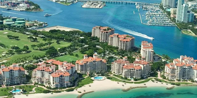 Miami Airplane Tour with Drinks 30 min - Image 4