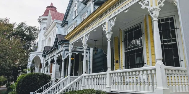 Savannah Private Tour of Historic Districts and Bonaventure - Image 3