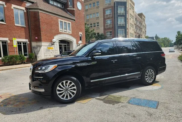 Chicago Airport Transfer in Luxury SUV - Image 5