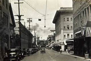 Honolulu Historical Tour in Red Light District 90 min