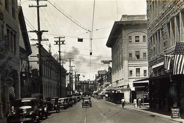 Honolulu Historical Tour in Red Light District 90 min - Image 1