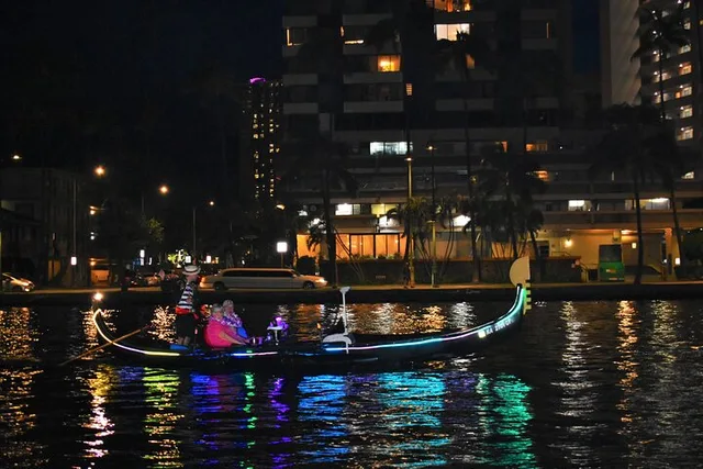 Waikiki Gondola Cruise with Lei and Drinks 1 hr - Image 2