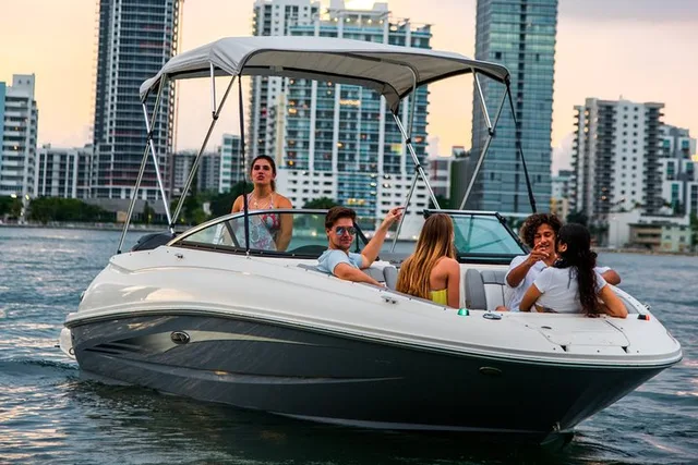 Fort Lauderdale Boat Rental with Captain 4 hr - Image 6