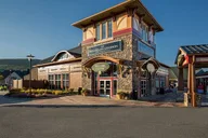 New York City Shopping Transfer to Woodbury Outlets thumbnail 1