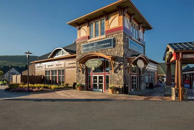 New York City Shopping Transfer to Woodbury Outlets - Image 1